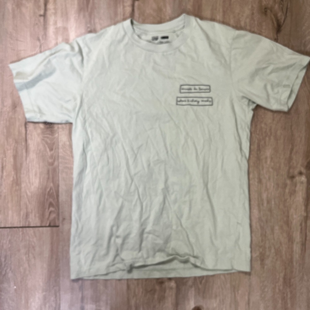 Uniqlo UTGP Louvre Men's T-Shirt Green Medium Short Sleeve Crewneck Graphic